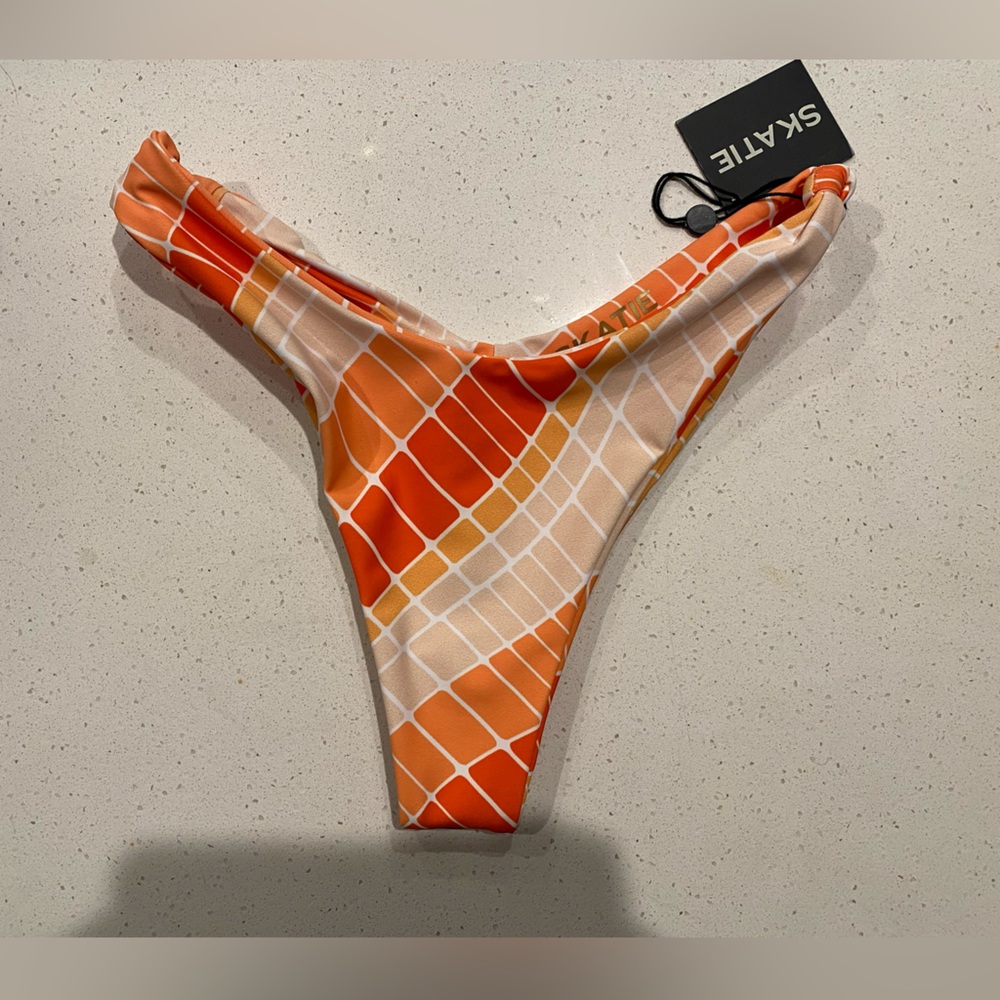 Brand new Skatie Swim Suzanne bottom San Clemente style size medium